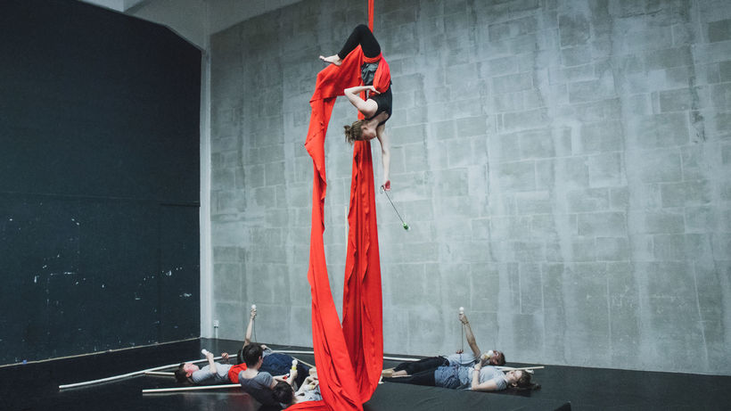 Cirquonauti - Passers-by. Photo: Martin Petrásek.